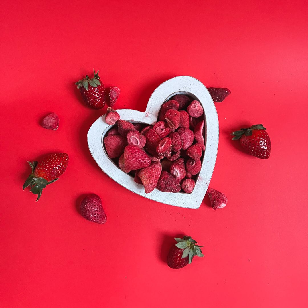 freeze-dried-strawberries-snacks-treats-healthy-natural-nutritreat-nutriboom-pets1